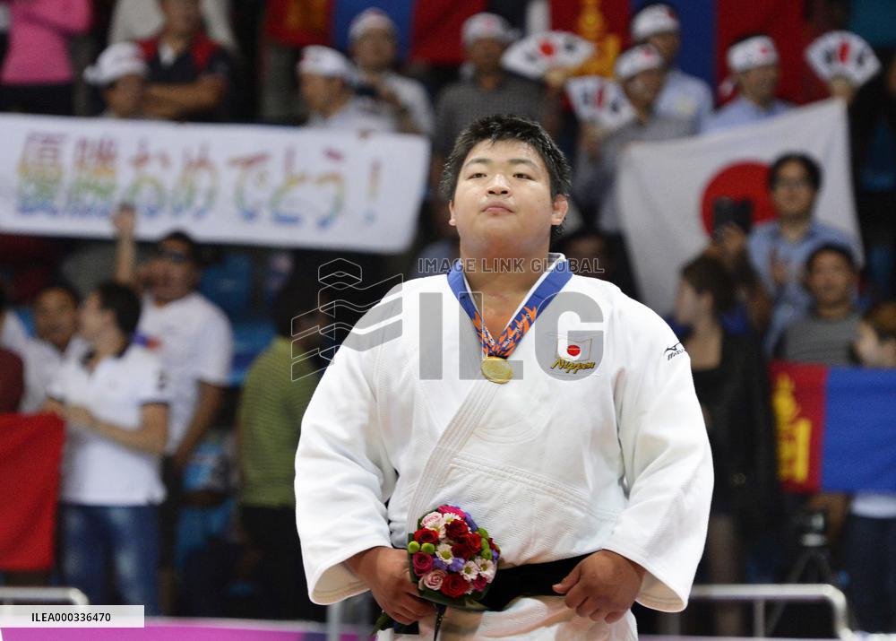 Ojitani wins gold in men's over-100 kg judo