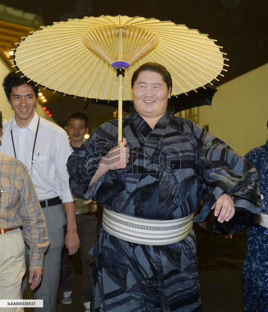 Ichinojo racks up 10th win