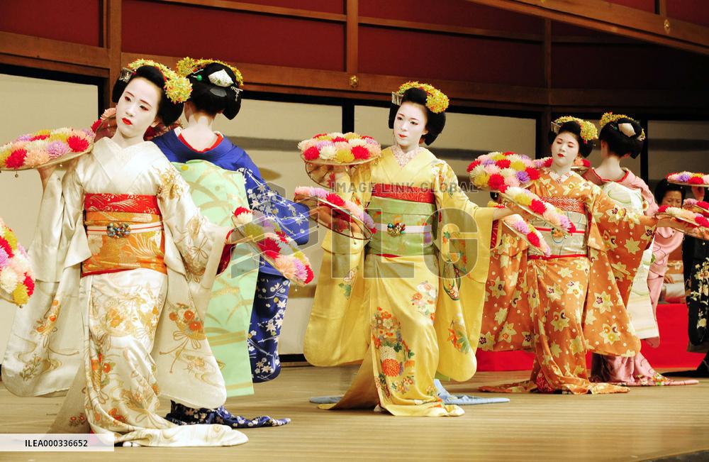 Classic Japanese dancers practice for performance