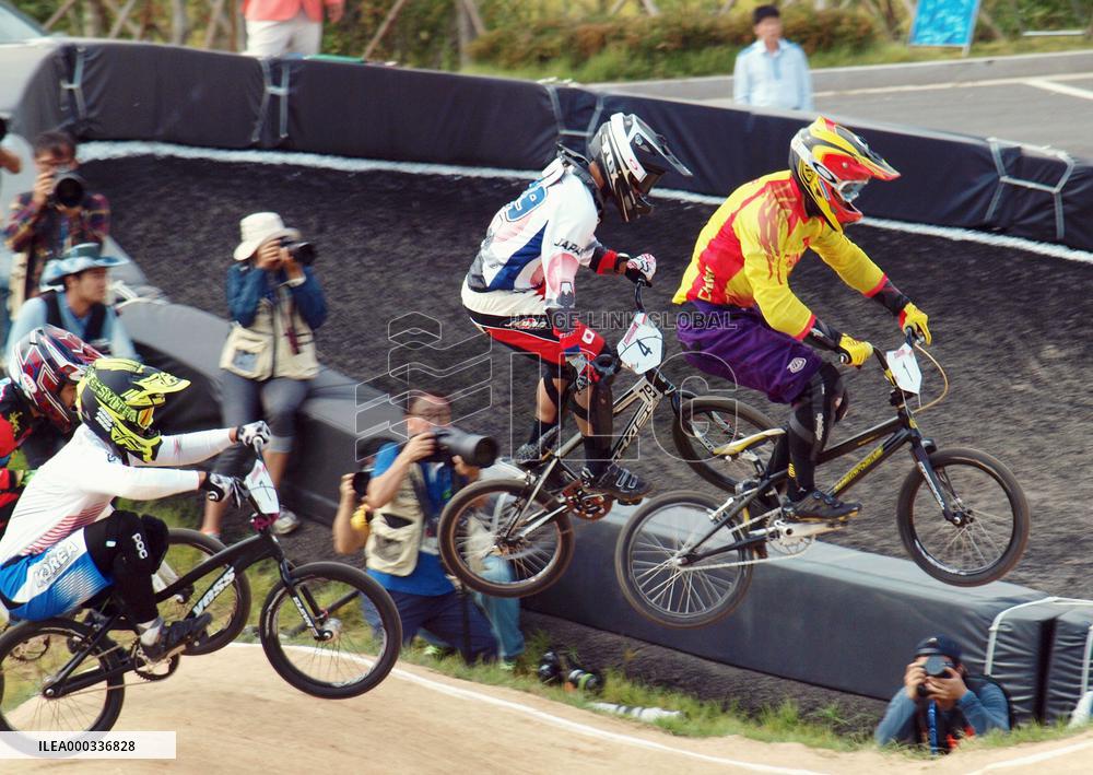 Sampei wins silver in BMX men's motos