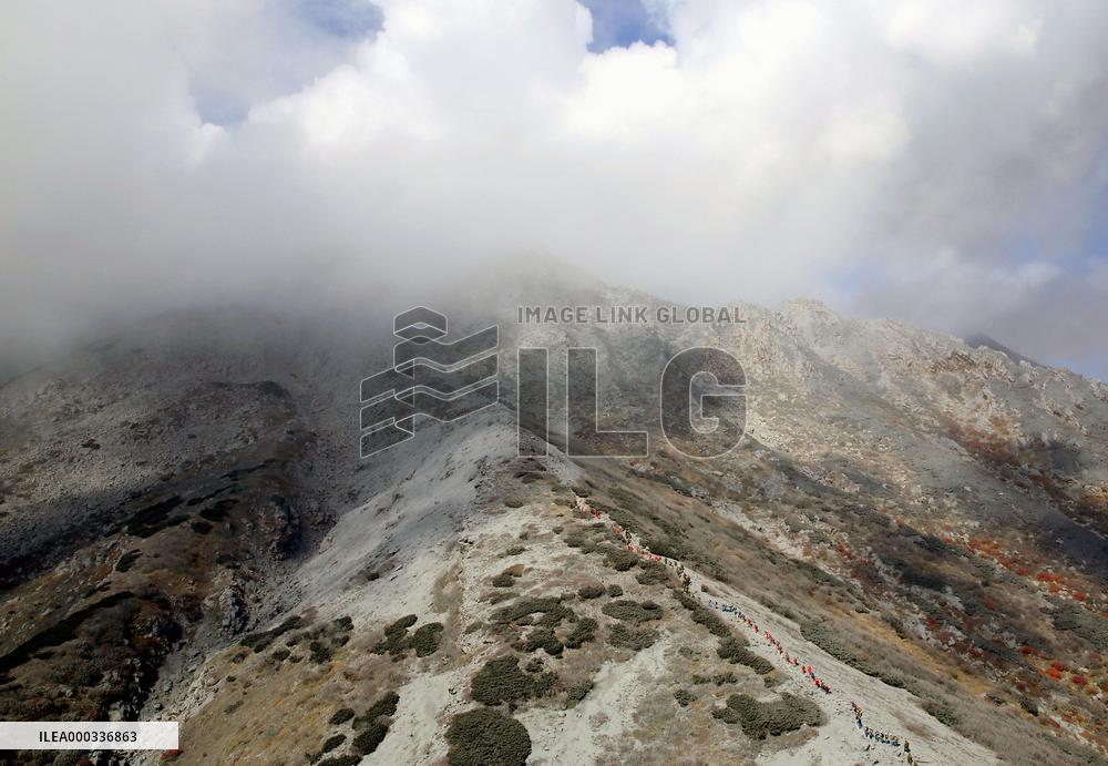 Search efforts continue in Mt. Ontake eruption
