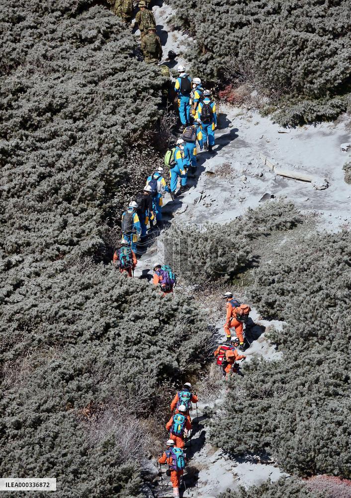 Search efforts continue in Mt. Ontake eruption