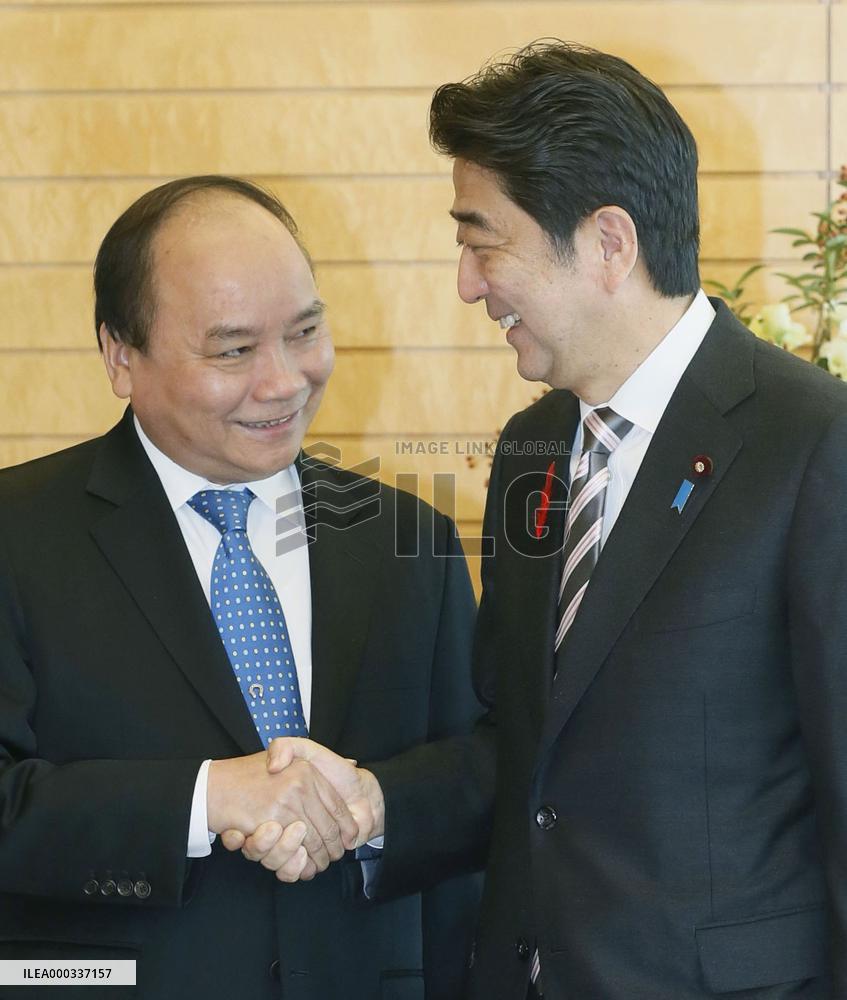Abe, Vietnam's Phuc meet in Tokyo