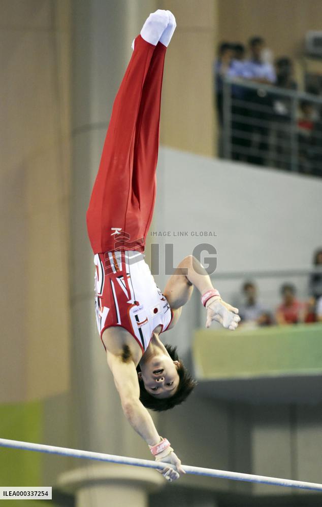 Zonderland wins horizontal bar at world championships