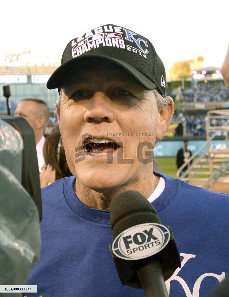 Royals sweep into World Series