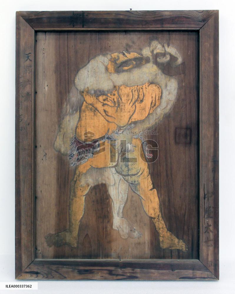 Feudal-era wooden tablet depicts rare sumo technique