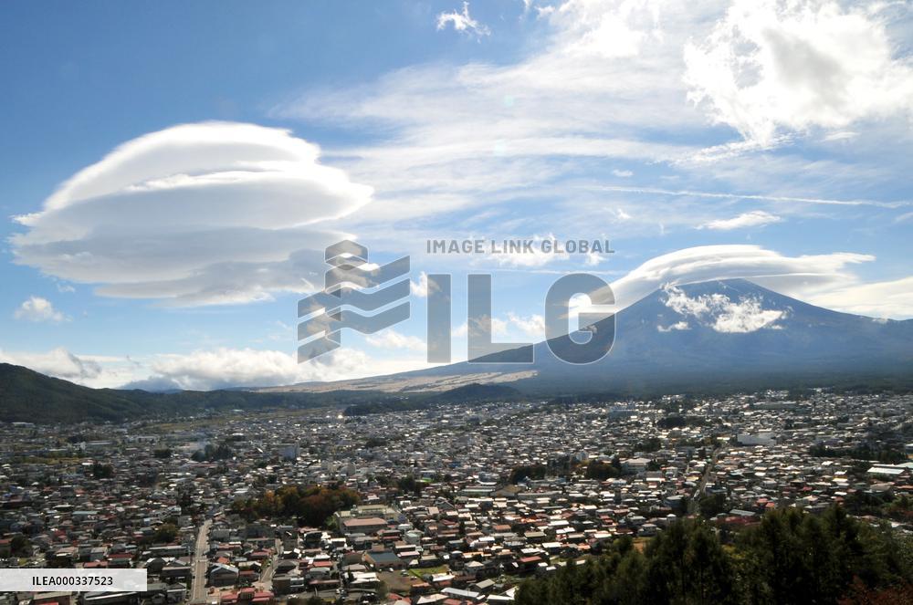 Cap cloud, lenticular cloud around Mt. Fuji