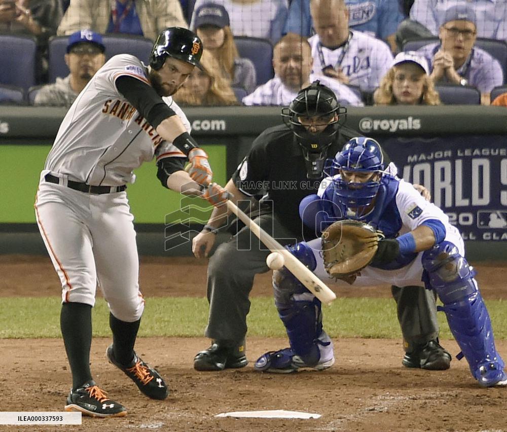 Royals beat Giants in World Series Game 2