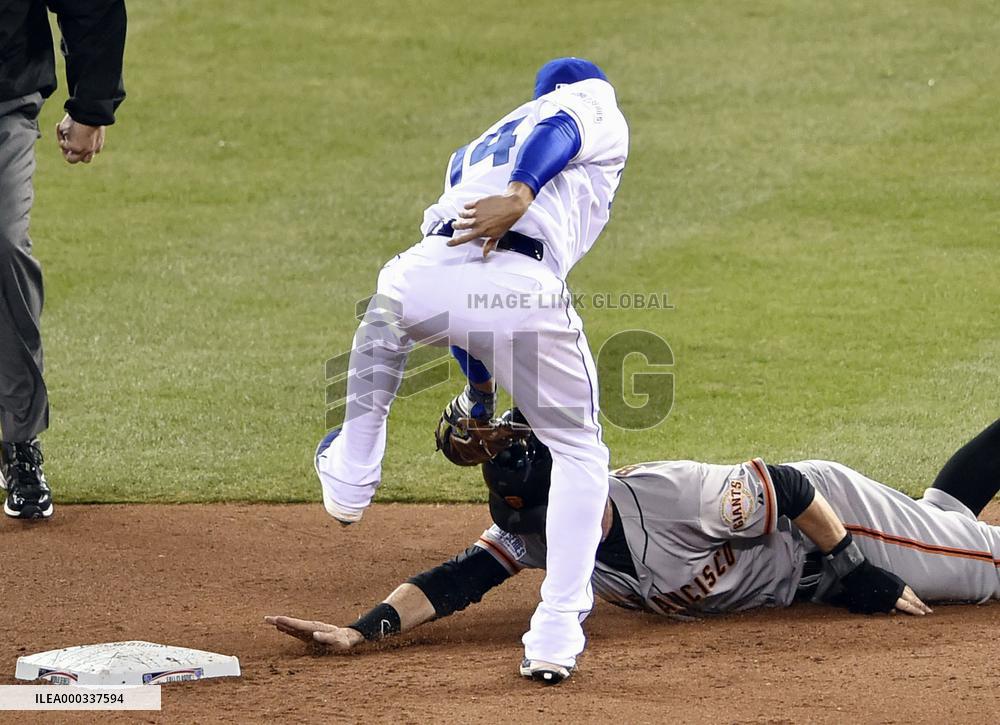 Royals beat Giants in World Series Game 2