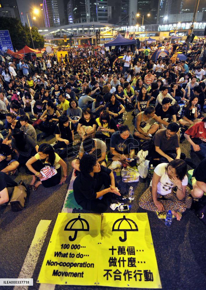 H.K. protesters suspend vote to gauge participants' views