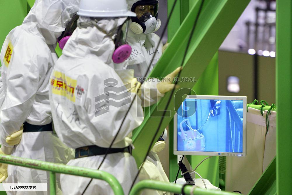 Removal of nuclear fuel at Fukushima Daiichi plant
