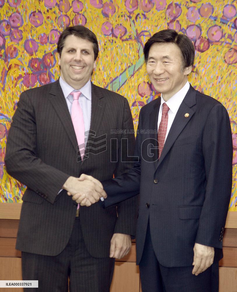 New U.S. envoy, S. Korean foreign minister hold talks