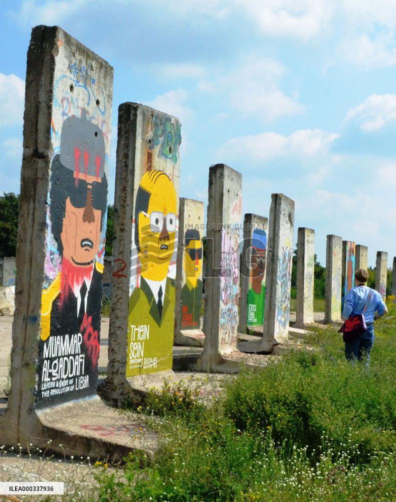 Dictators drawn on Berlin Wall pieces