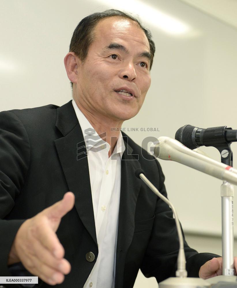 Nobel winner Nakamura extends olive branch to former employer Nichia