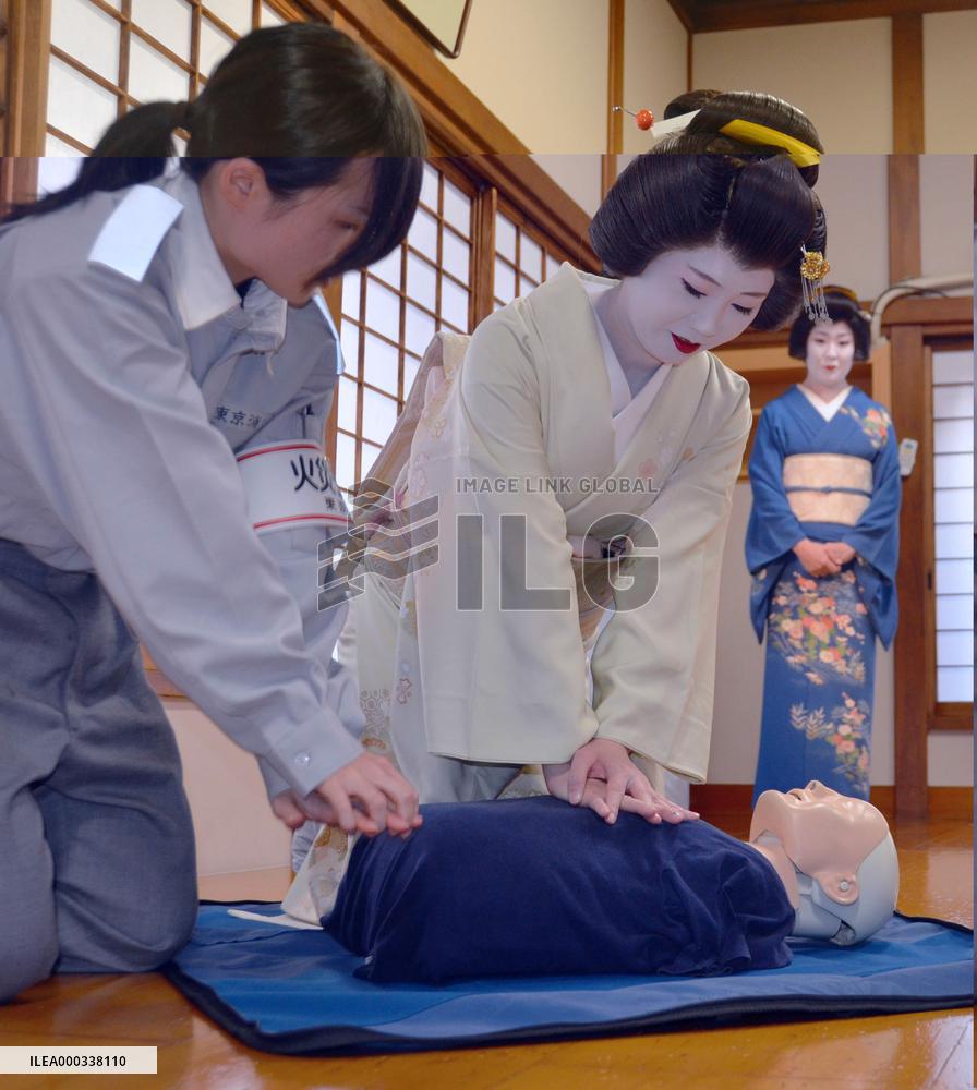 Tokyo geishas receive cardiac massage training