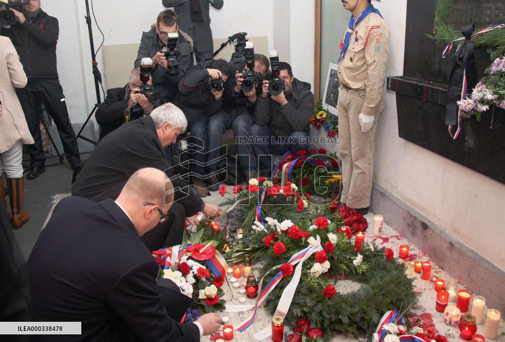 Czech premier joins Velvet Revolution anniversary event