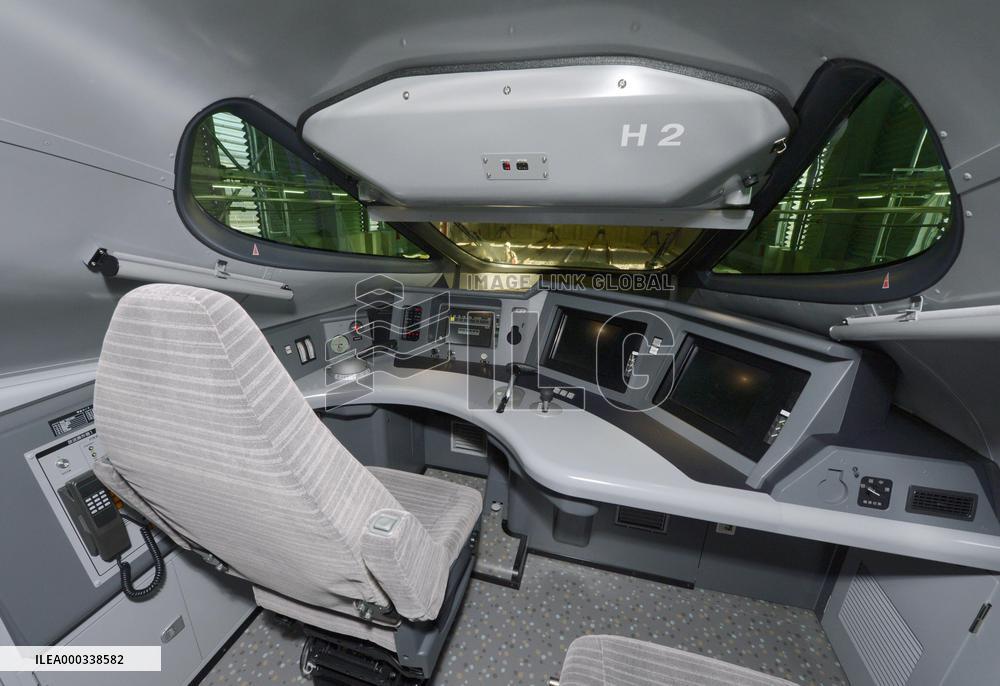 Hokkaido Shinkansen train's vehicle cockpit unveiled
