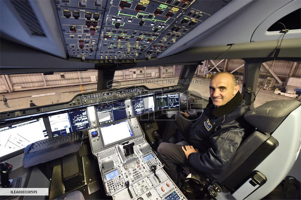Airbus unveils cockpit of brand-new A350-900