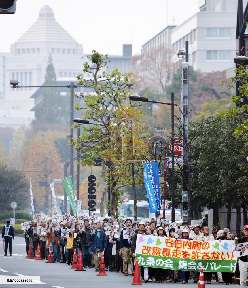 Pro-Constitution campaigners attack PM Abe's defense policy