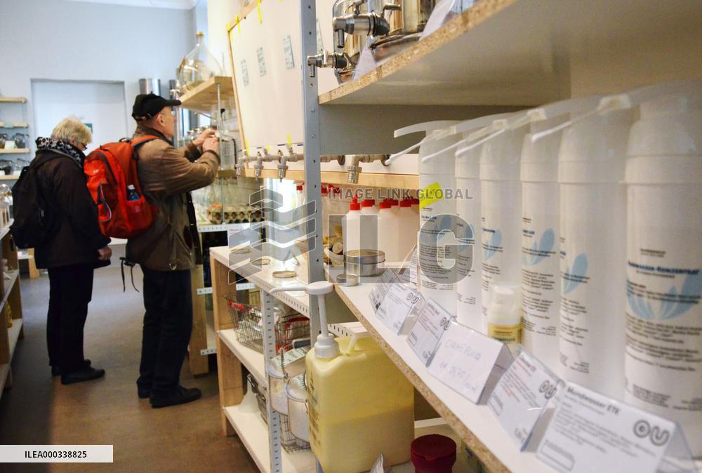 Berlin shoppers buy shampoo by measure at package-free shop