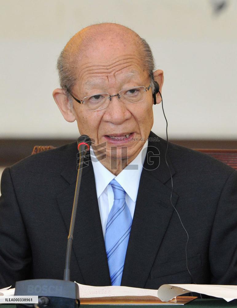 Nishimuro addresses meeting of Japan-China expert panel