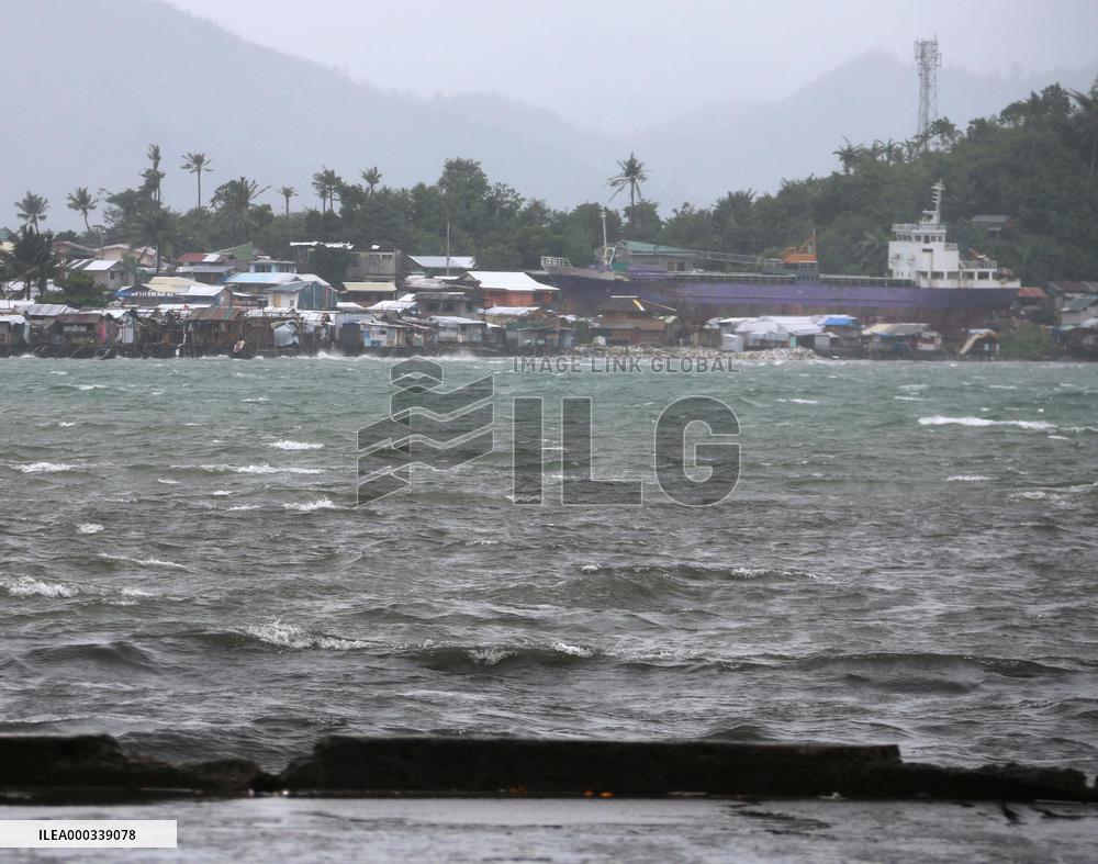 Philippines braces for strong typhoon