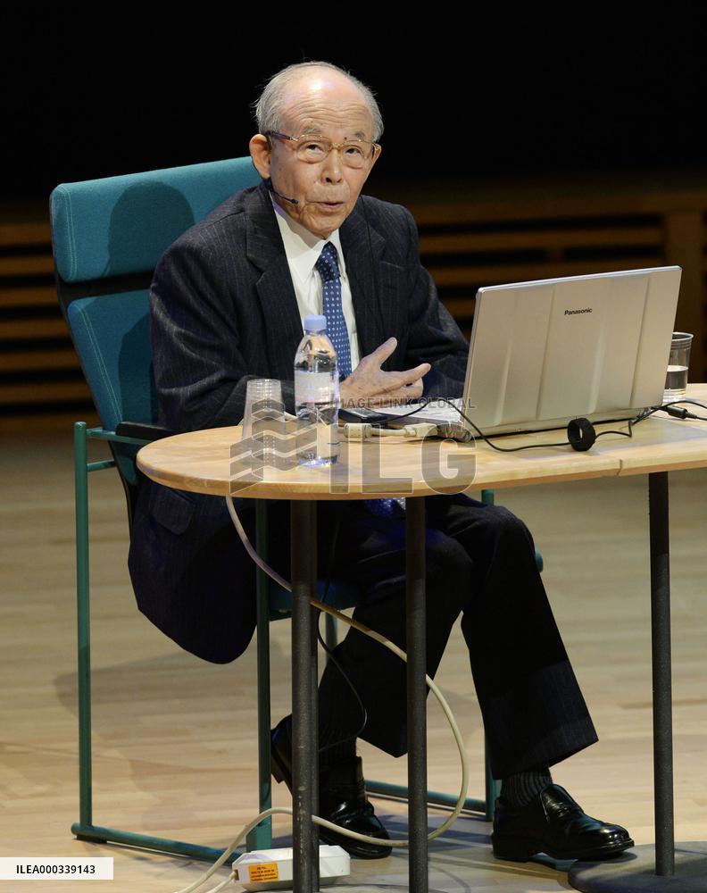 Nobel laureate Akasaki makes speech in Stockholm
