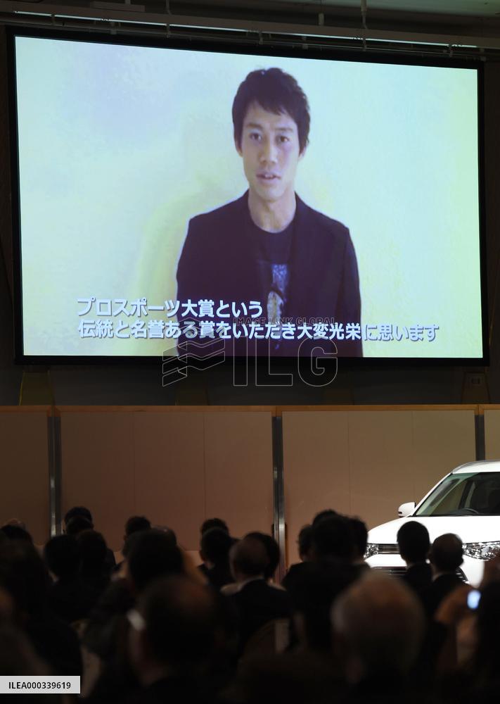 Nishikori earns top prize at annual pro sports awards