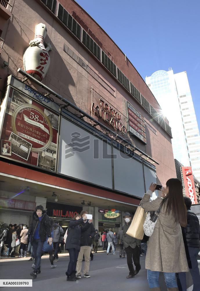 Fans bid farewell to movie theater in Tokyo