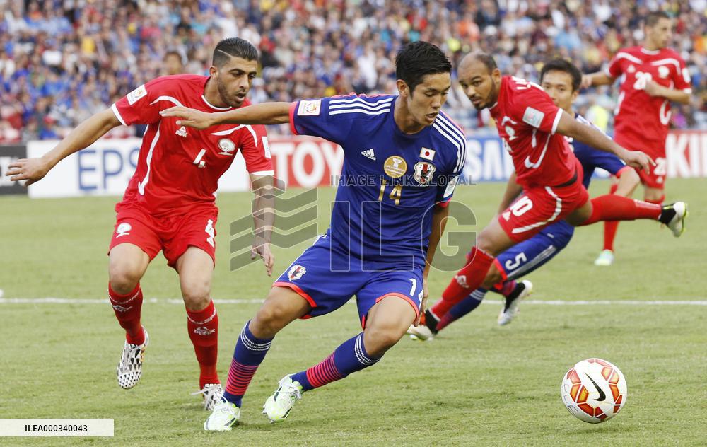 Japan MF Muto competes for ball in Asian Cup match