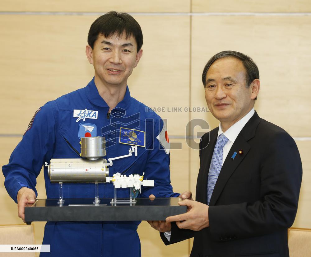 Japanese astronaut Yui meets top gov't spokesman