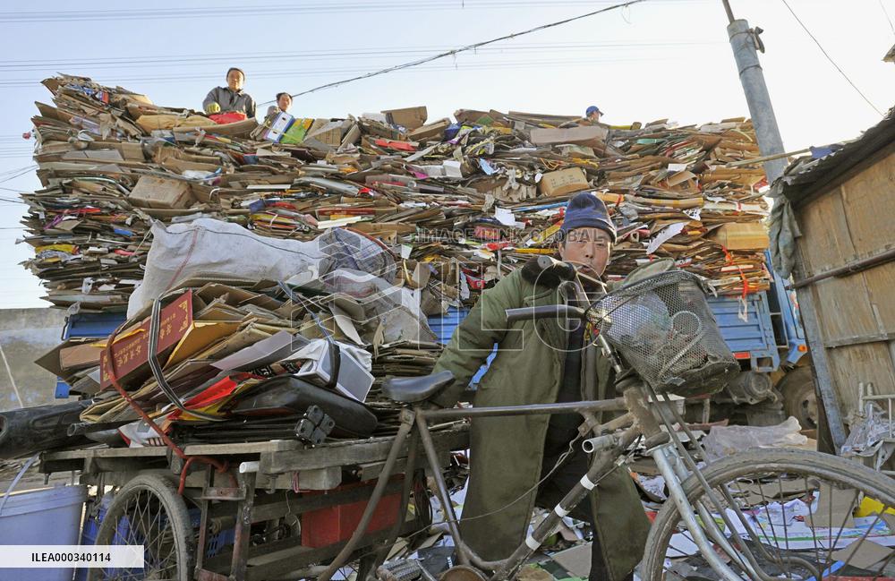 Beijing town lives on garbage