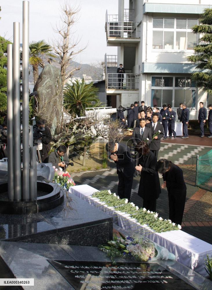 Memorial held on 9th anniv. of ship collision with U.S. sub