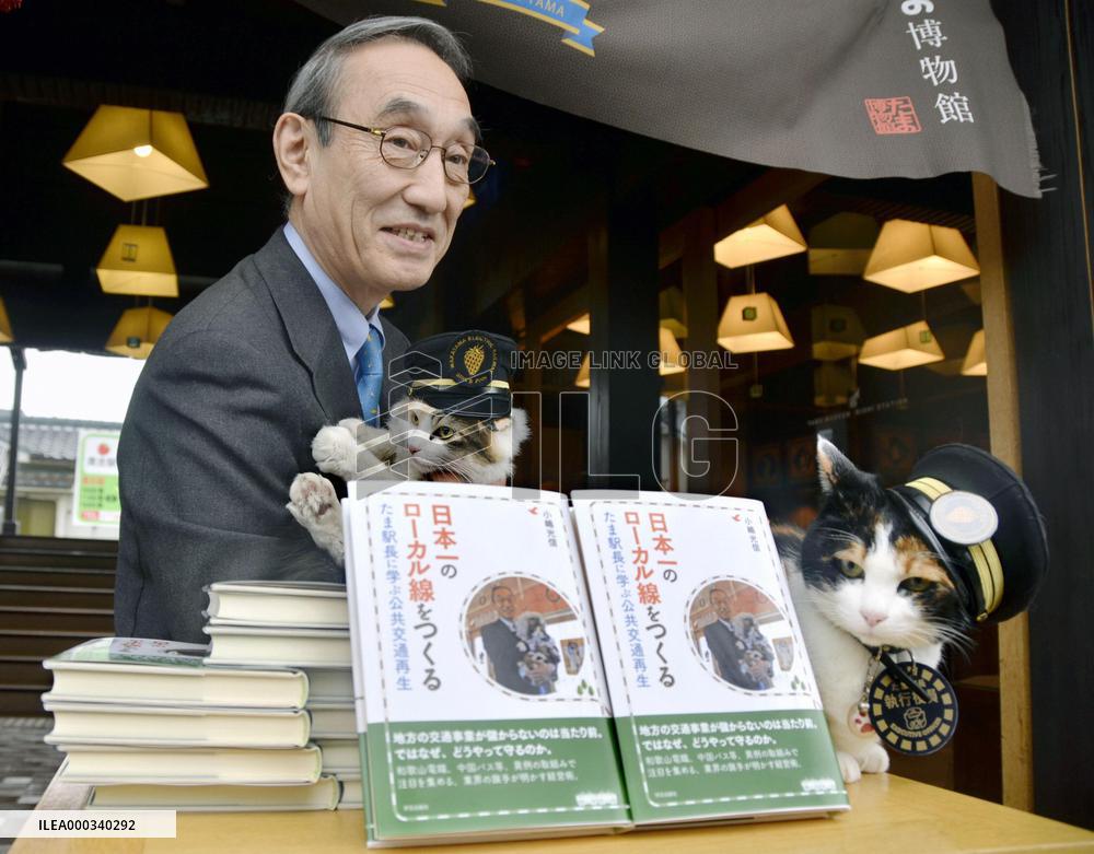 CORRECTED Cat railway president writes book