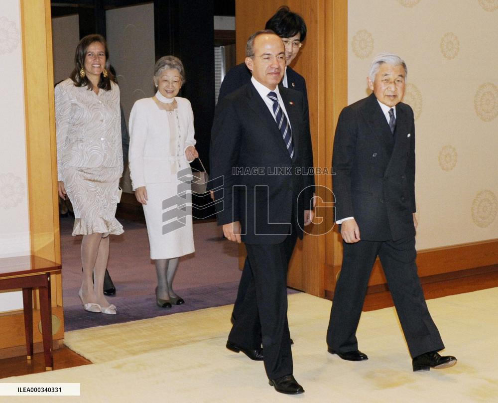 Mexico president meets with Japan emperor