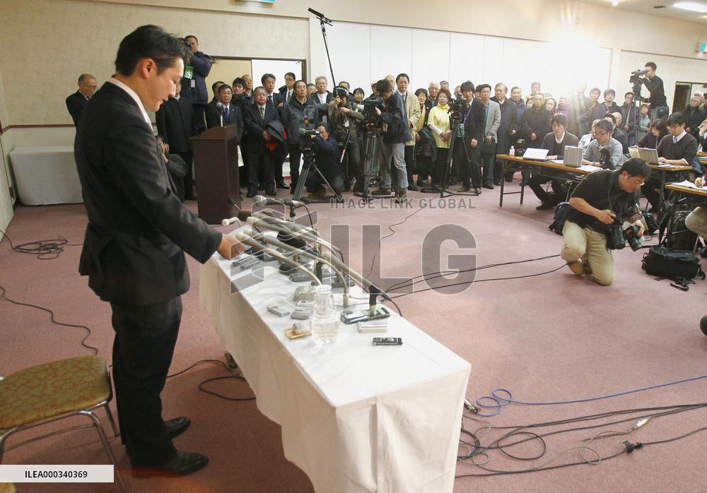 Indicted ex-Ozawa aide Ishikawa to leave DPJ, but remain in Diet