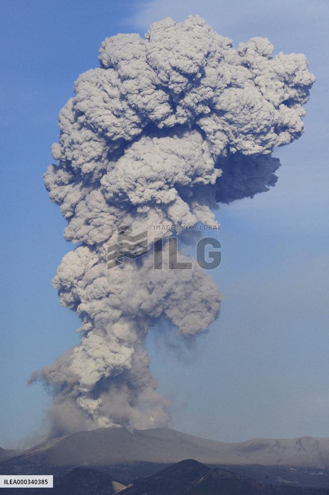 Volcanic eruptions in southwestern Japan