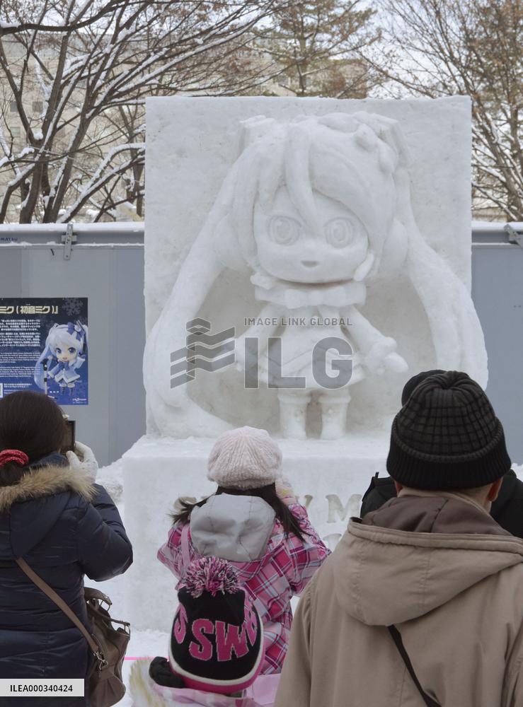 Hatsune Miku snow statue