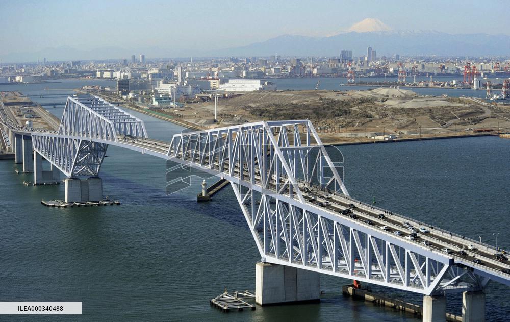 Tokyo Gate Bridge opened to traffic