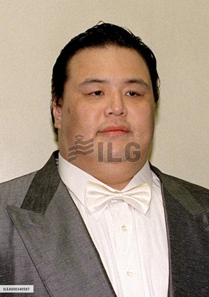 Sumo stablemaster Tagonoura dies at 46