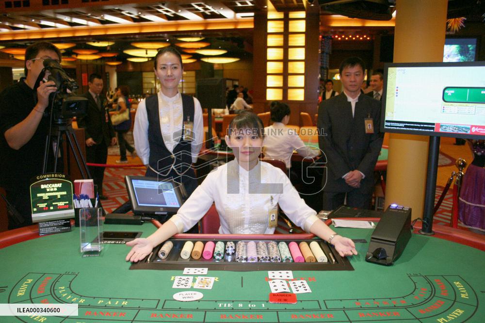 Singapore's first casino opens its doors to the public