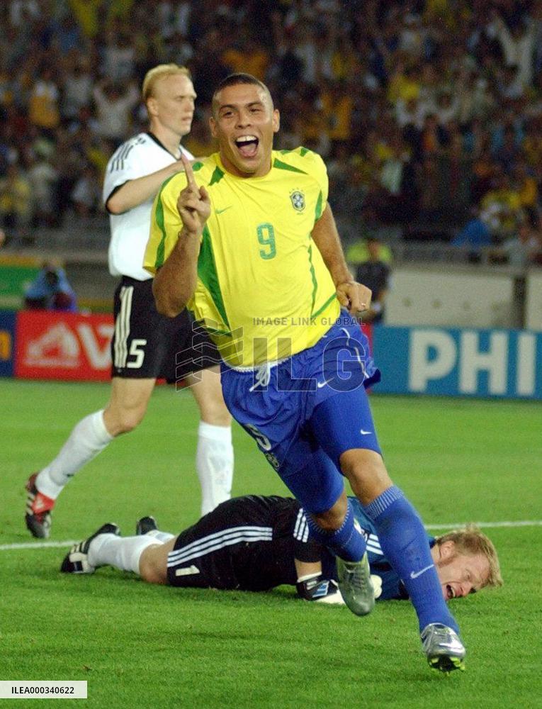 Ronaldo announces retirement