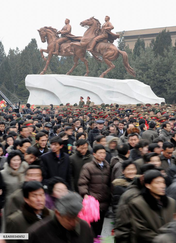 1st bronze statue of Kim Jong Il