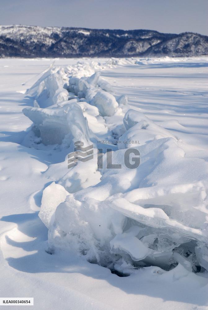 Elevated ice cracks on Lake Kussharo