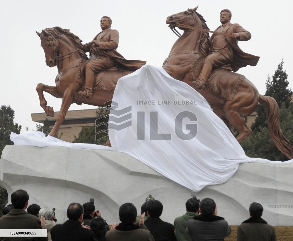 1st bronze statue of Kim Jong Il