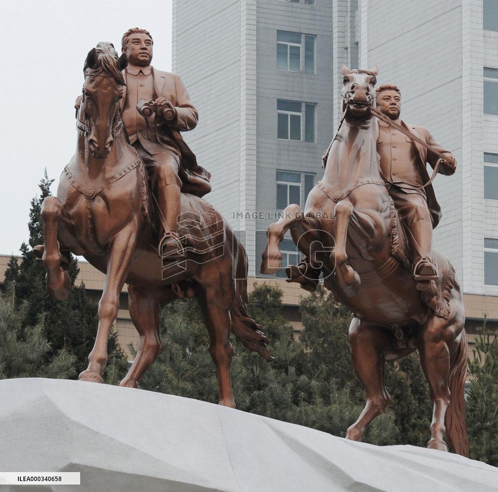 1st bronze statue of Kim Jong Il