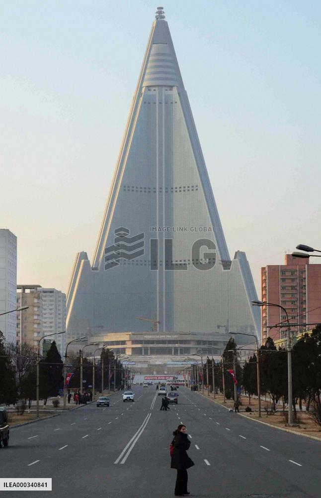 Pyramid-shaped hotel in N. Korea