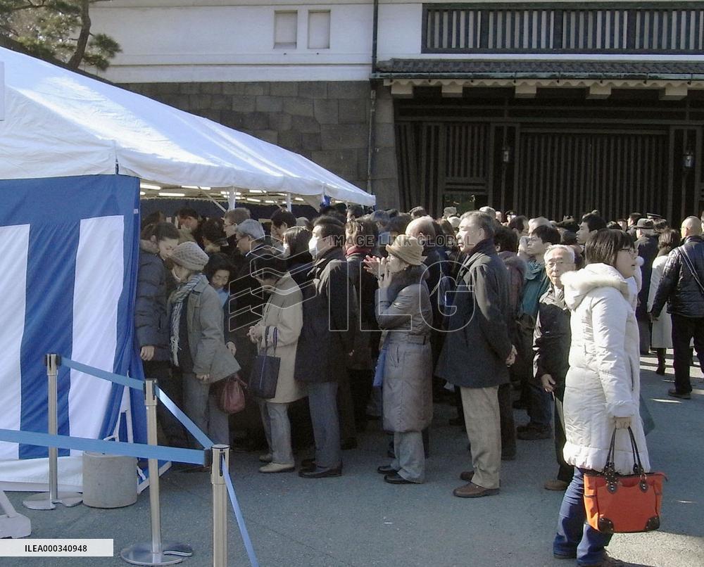 Well-wishers in front of Imperial Palace