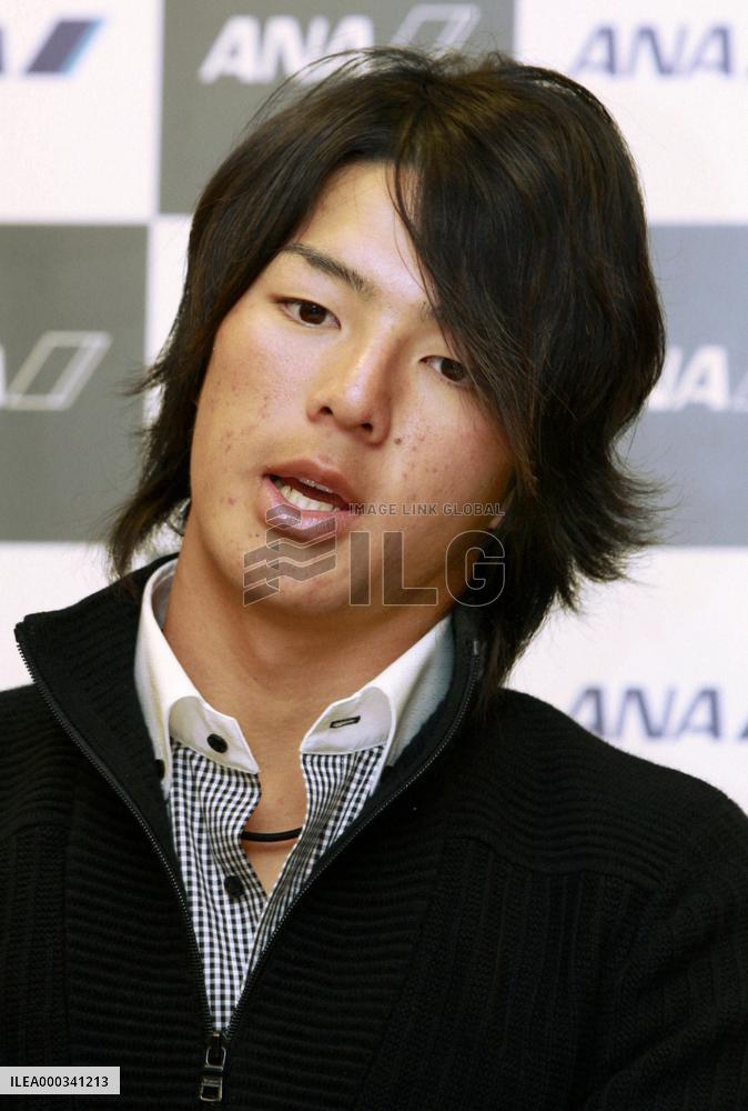 Japanese teenage golfer Ishikawa returns home