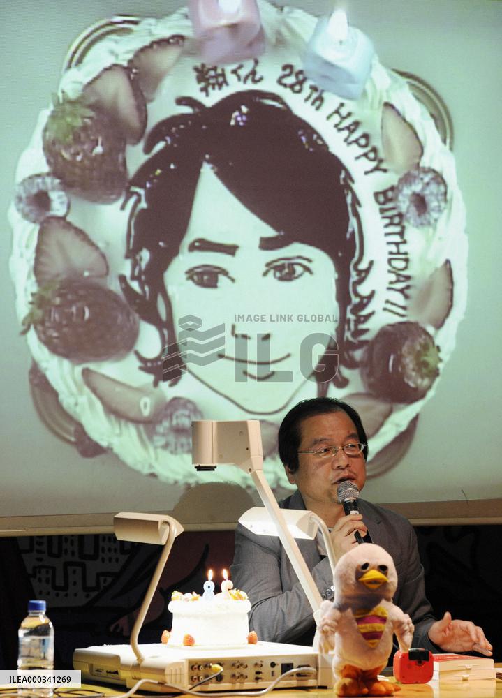 Middle-aged man talks of boy band Arashi's charm